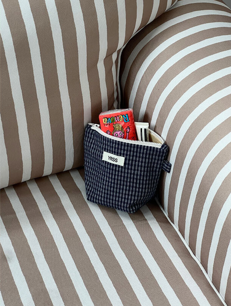 YRSS（イヤス）の「ネイビーチェックポーチ (POP-UP POUCH)（スマホグッズ/小物）」