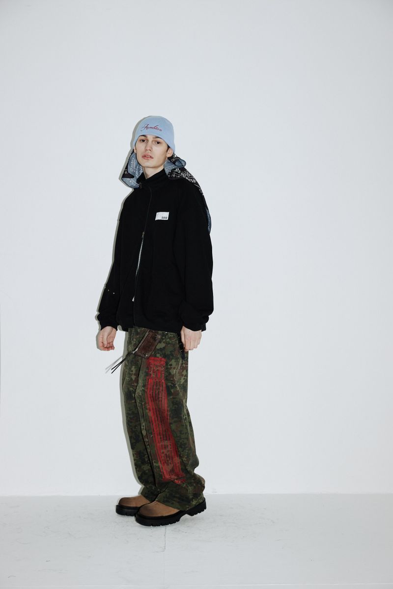 Signature Paisley Scarf (Black)
