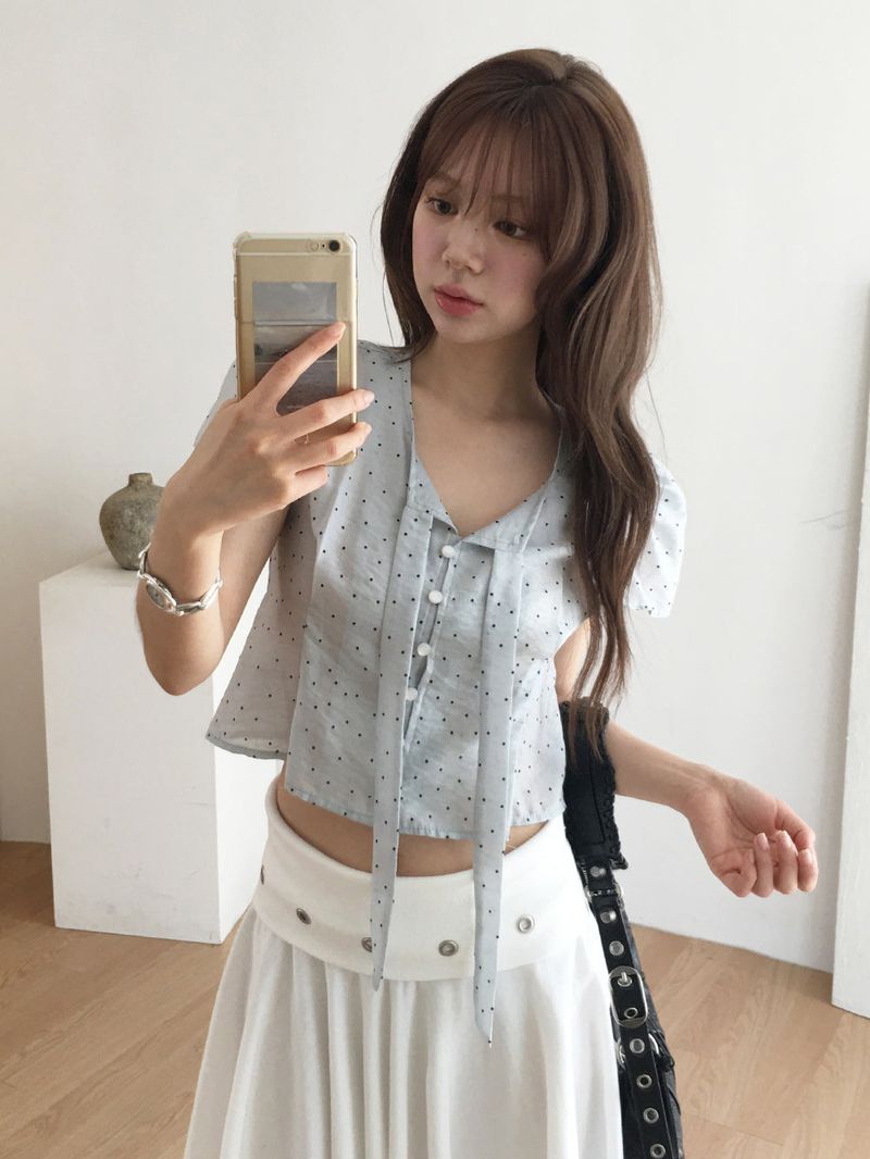 Dot tie puff blouse