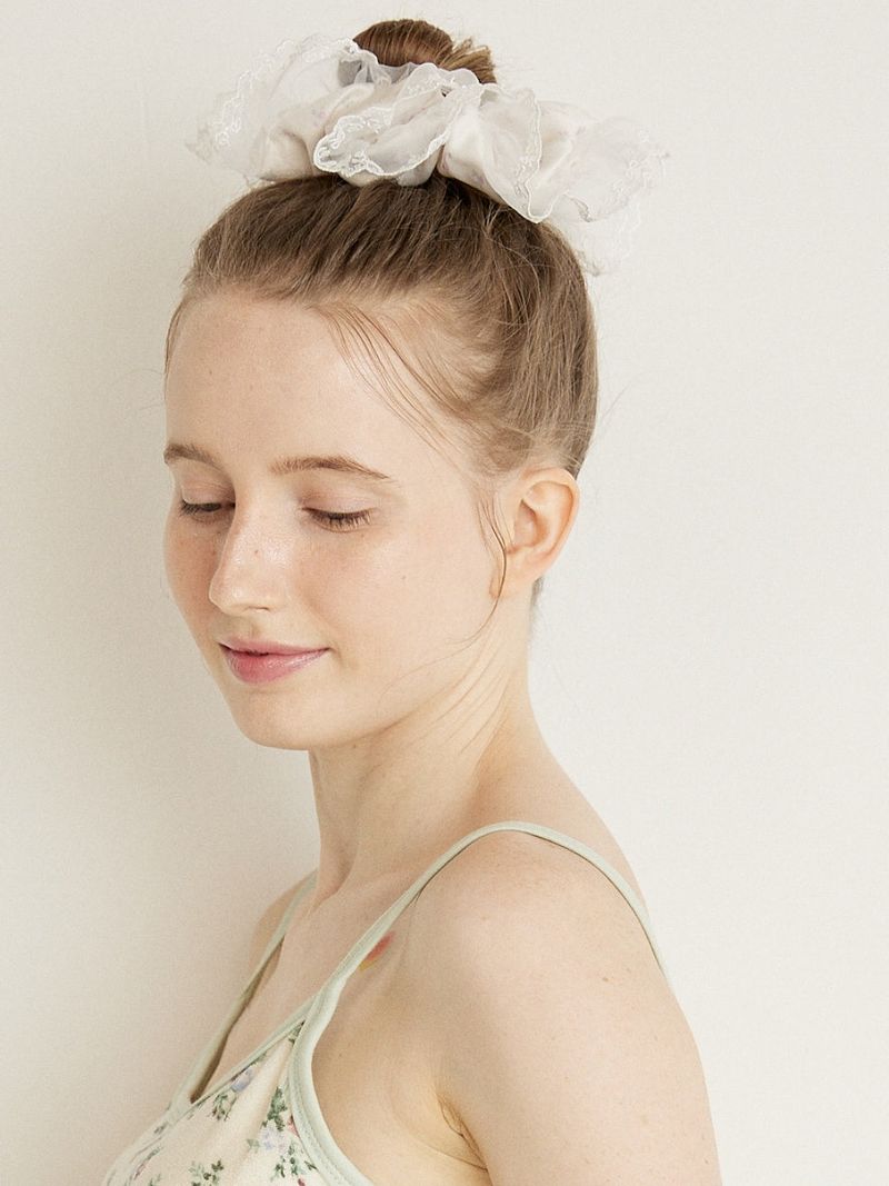 BIG LACE SCRUNCHIE - CREAM