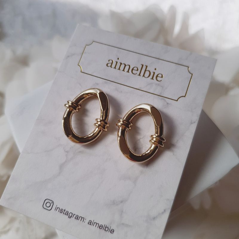 Knotted Oval Ring Piercing - Gold