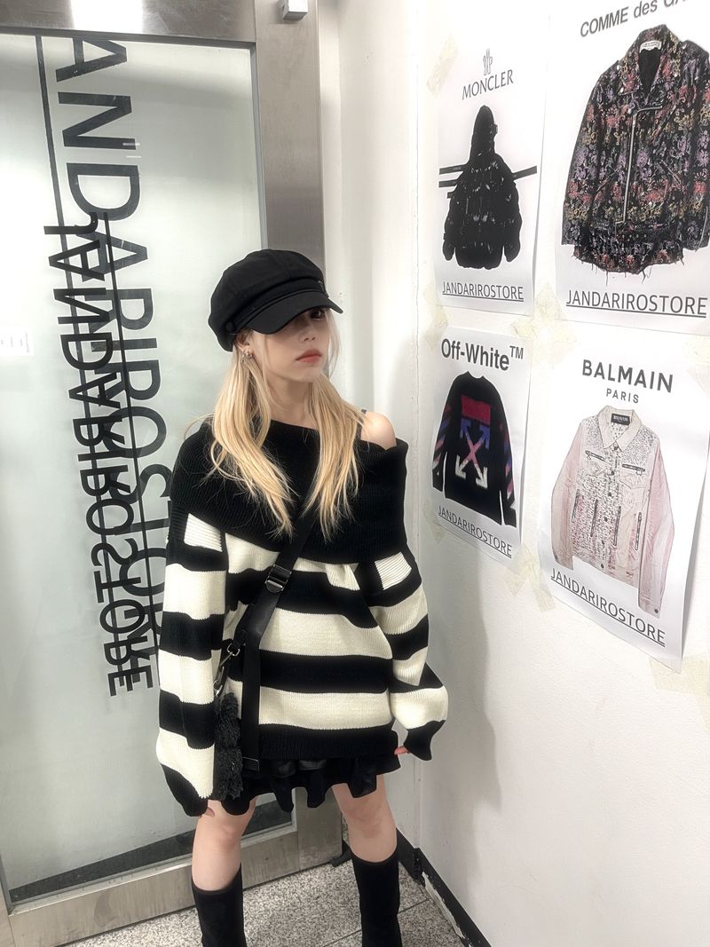 heenytsuki（ヒニツキ）の「Off-shoulder Oversized Fit Stripe Knitwear（Tops）」