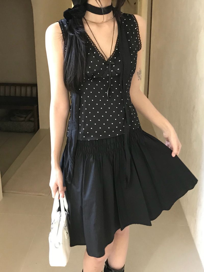 French Dot V-Neck Sleeveless Blouse