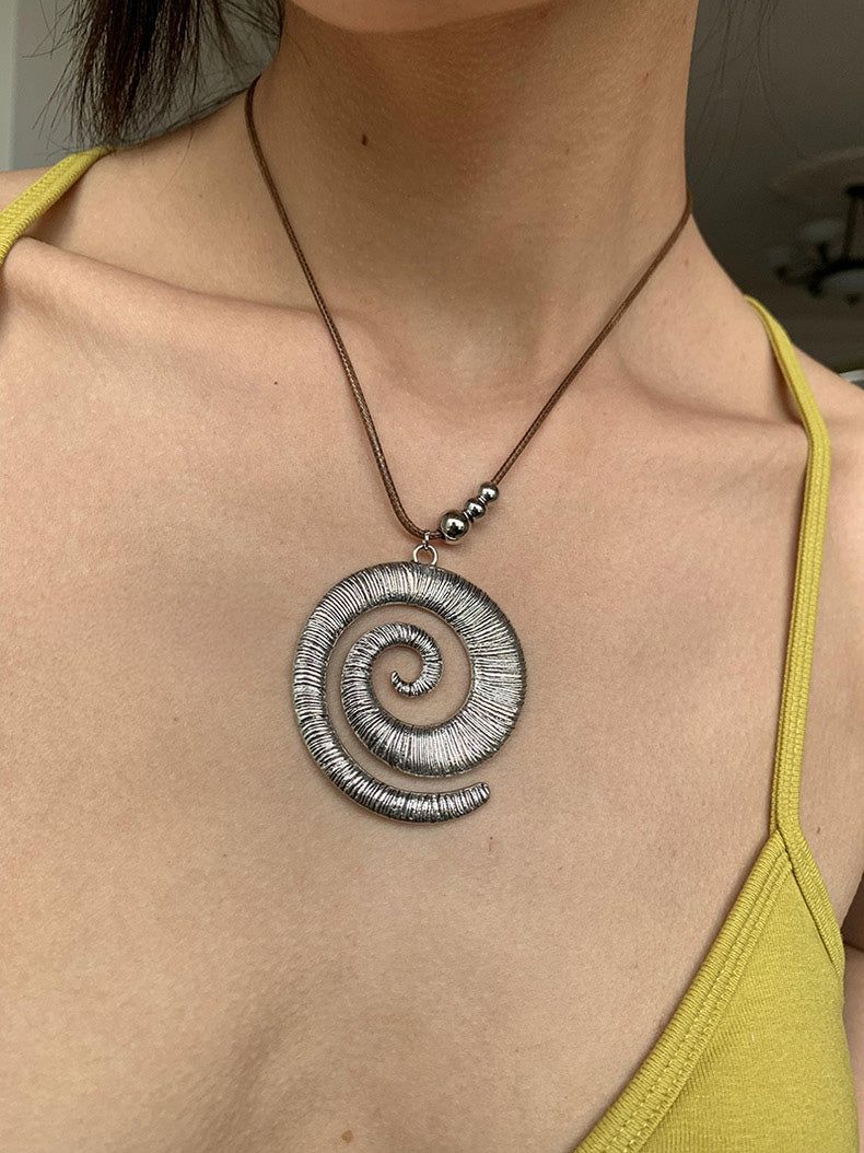 House of haus（ハウス オブ ハウス）の「[インフルエンサー着用] ボヘミアン エスニック スパイラル ネックレス（アクセサリー）」