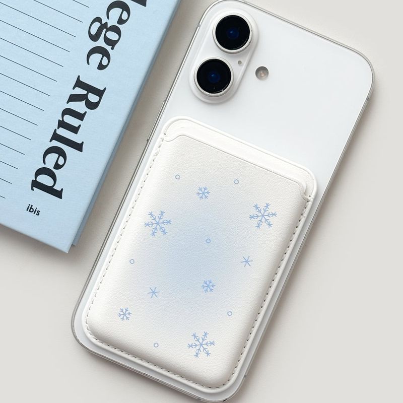 Monani Studio（モナニースタジオ）の「[Macsafe] Winter snow MagSafe Leather Card Wallet (blue)（Smartphone Accessories）」