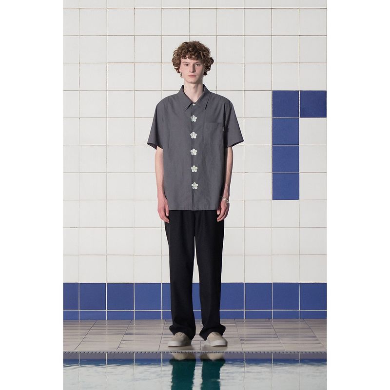 BUTTON FLOWER HALF SHIRT / CHARCOAL