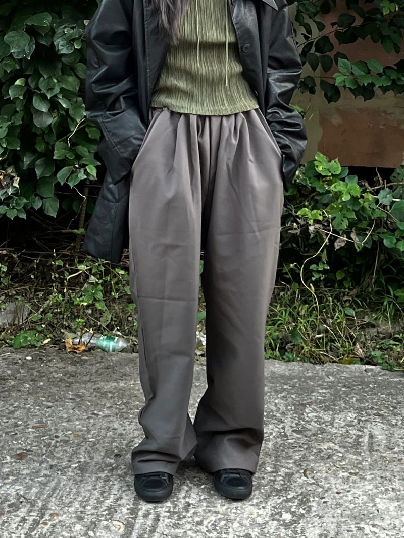 Minimal wide banding slacks