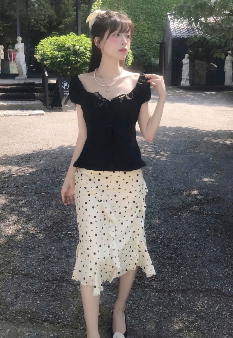 cloudemotion（クラウドエモーション）の「mokito dotty asymmetrical cut midi sk（Skirts）」