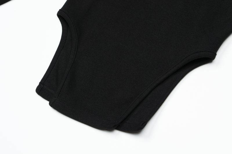 Eyelet side-cut tee (black)