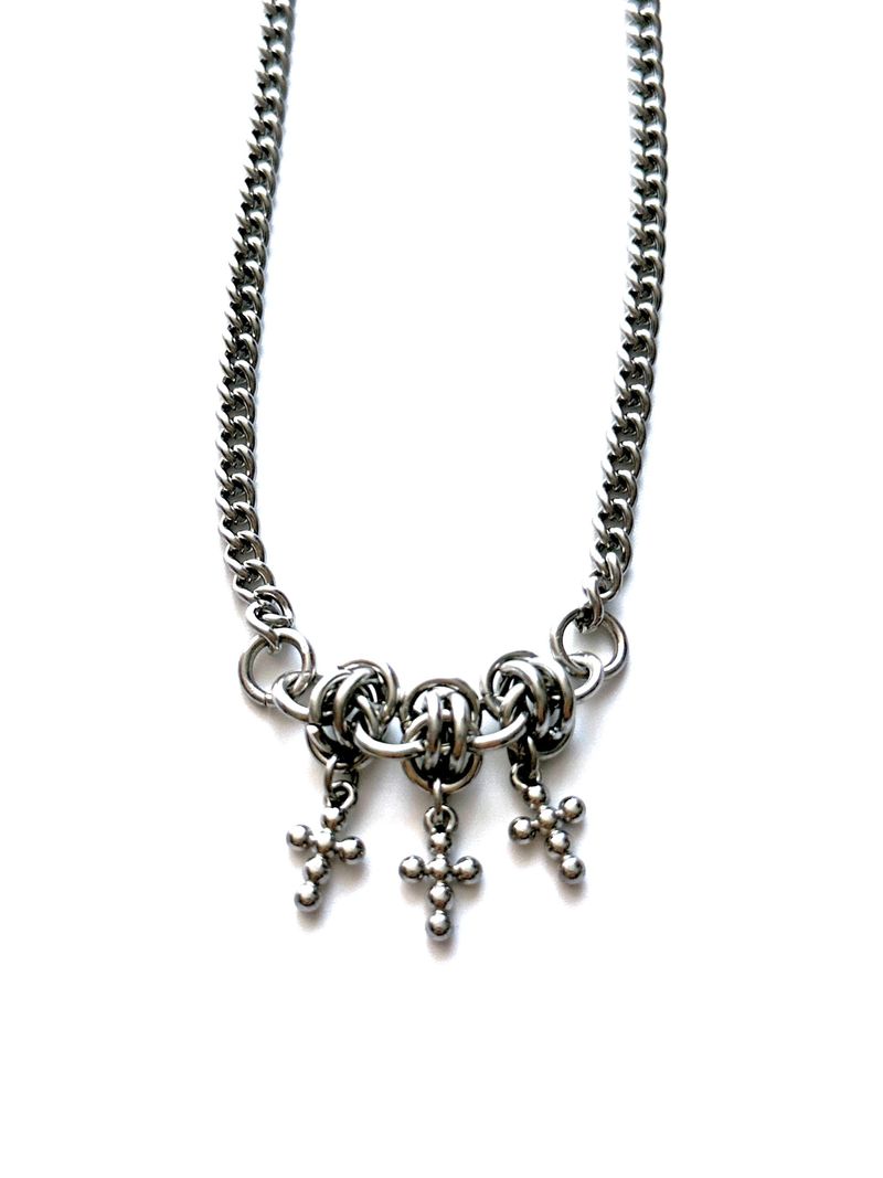 BUZZERBE（ブザービー）の「3 Mini Cross Necklace（Accessories）」