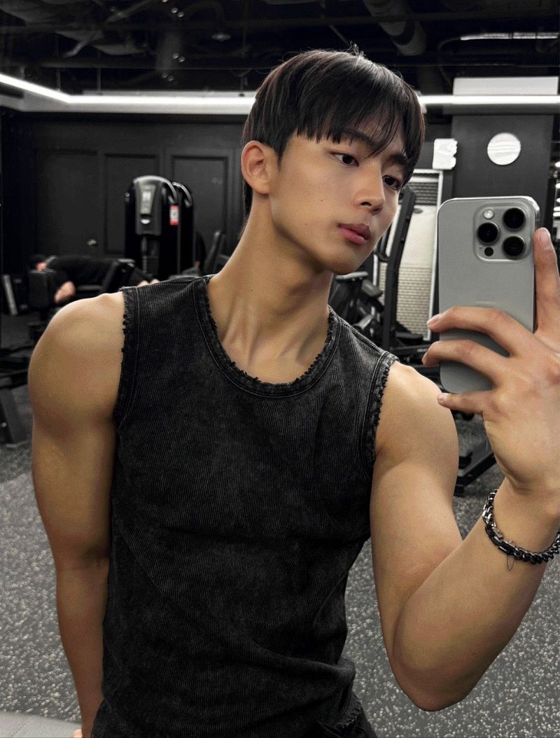 Pigment Henley Neck Damage Detail Muscle Fit Sleeveless