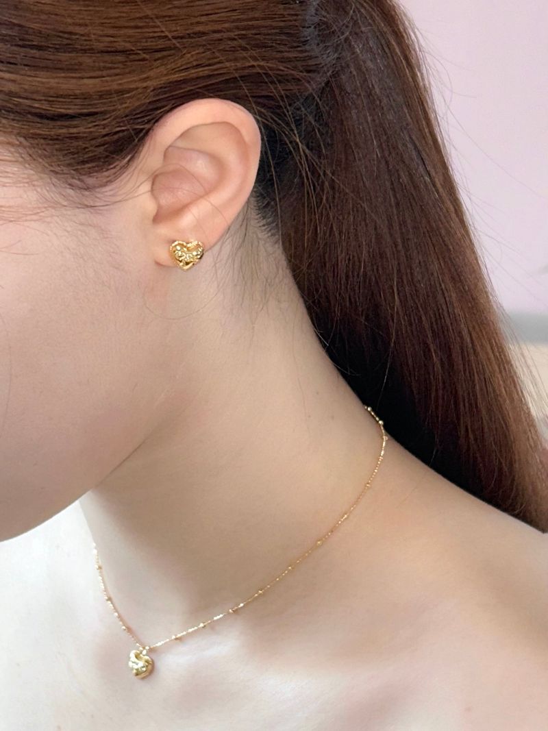Ribbon Heart E (14K Plated)