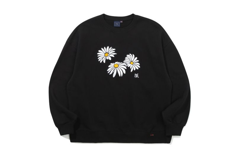 TRIPLE DAISY CREWNECK