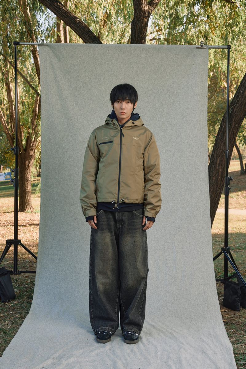 SYMBOL EMBROIDERY WINDBREAKER [BEIGE]