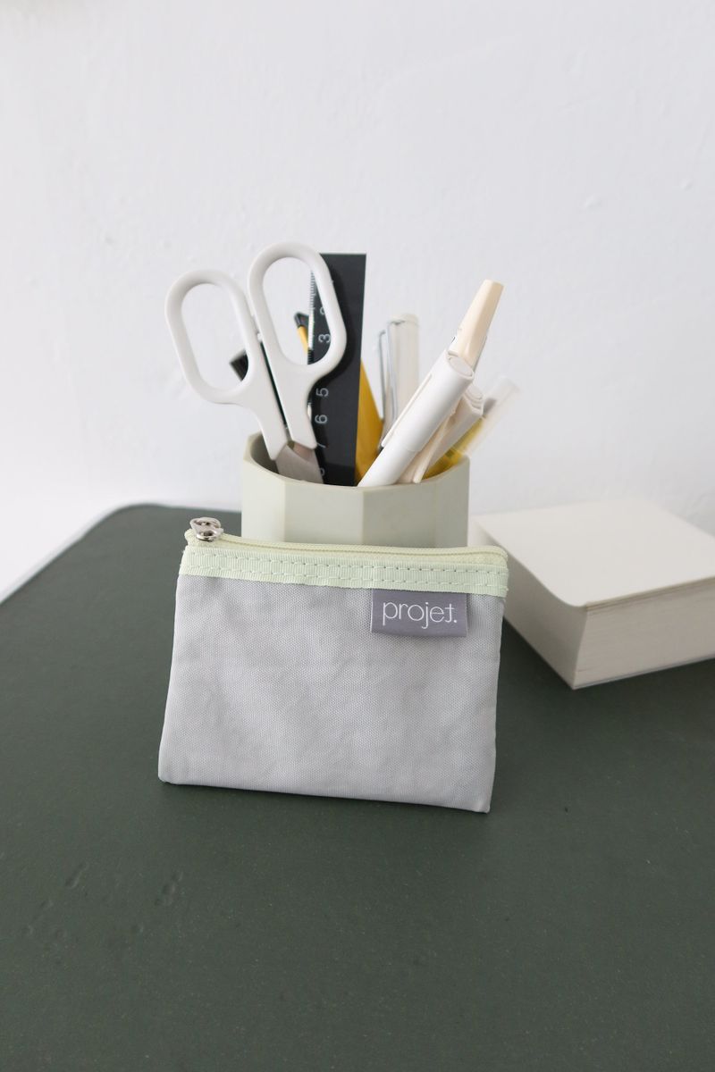 projet（プロジェ）の「flat card pouch (light grey)（Smartphone Accessories）」