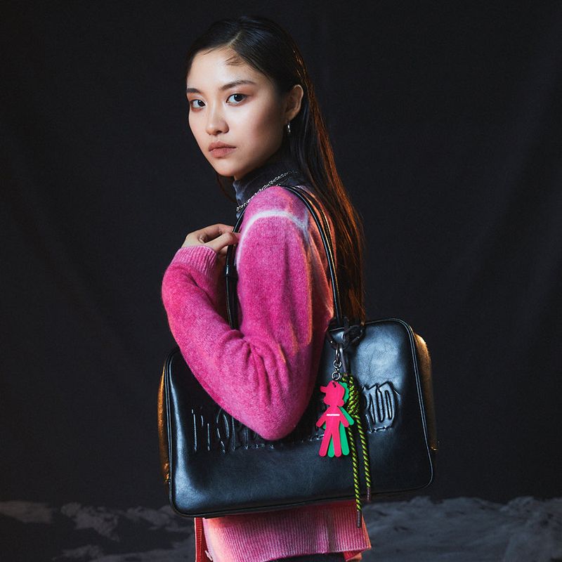 PEOPLEOFTHEWORLD(ピープルオブザワールド)の「Signature Logo Top Handle Bag + Includes Charm and Keyring(Toys/Key Holders)」