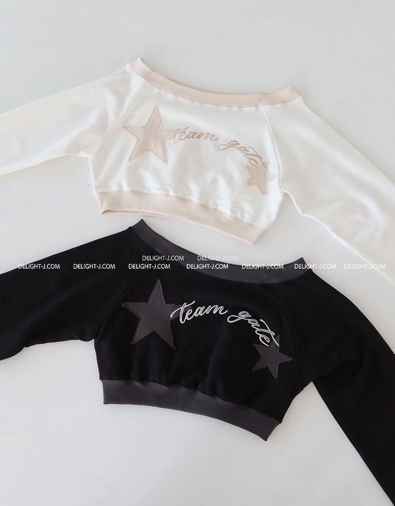 Star patch off-shoulder cropped sweatshirt