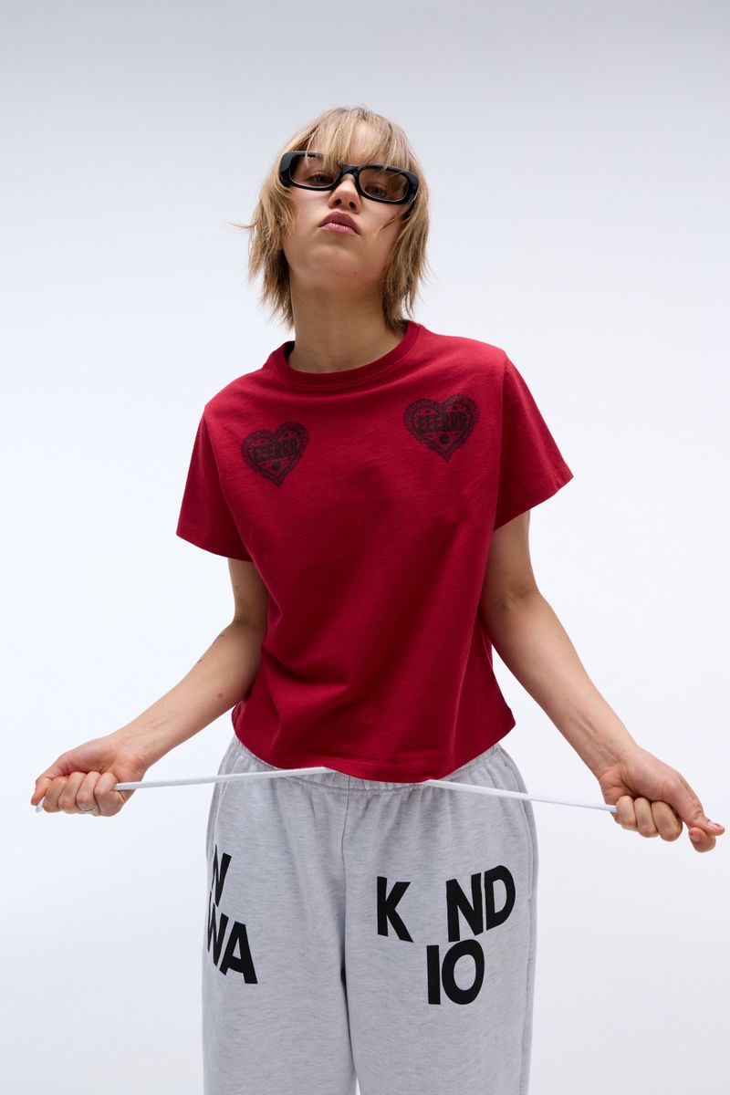 ER(EEERRR)（イーアール）の「EEERRR ハートレースアートワークセミクロップTシャツ (レッド)（トップス）」