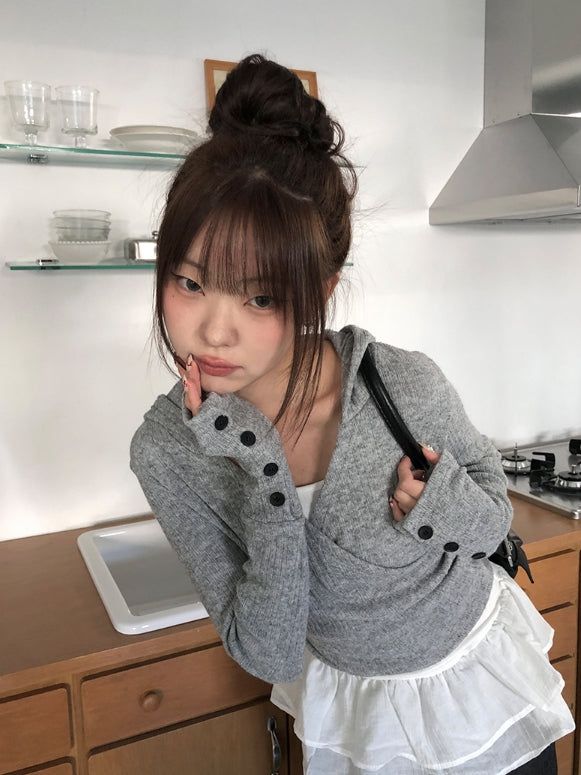 ヒトーラップボタンスリムフードニット