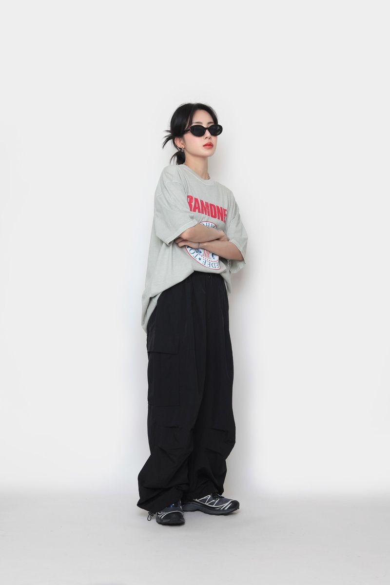 wide pocket cargo pants