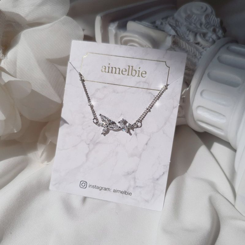 [Baby DONT Cry Yihyun Necklace/Anti-tarnish] Dreamy Crystal Semi Choker Necklace