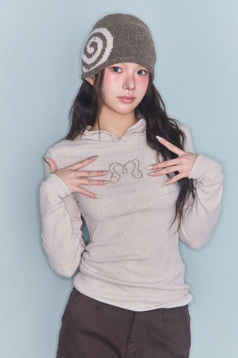 mireco（ミレコ）の「FLOWER PATCH HOODIE LONG SLEEVE BEIGE（Tops）」