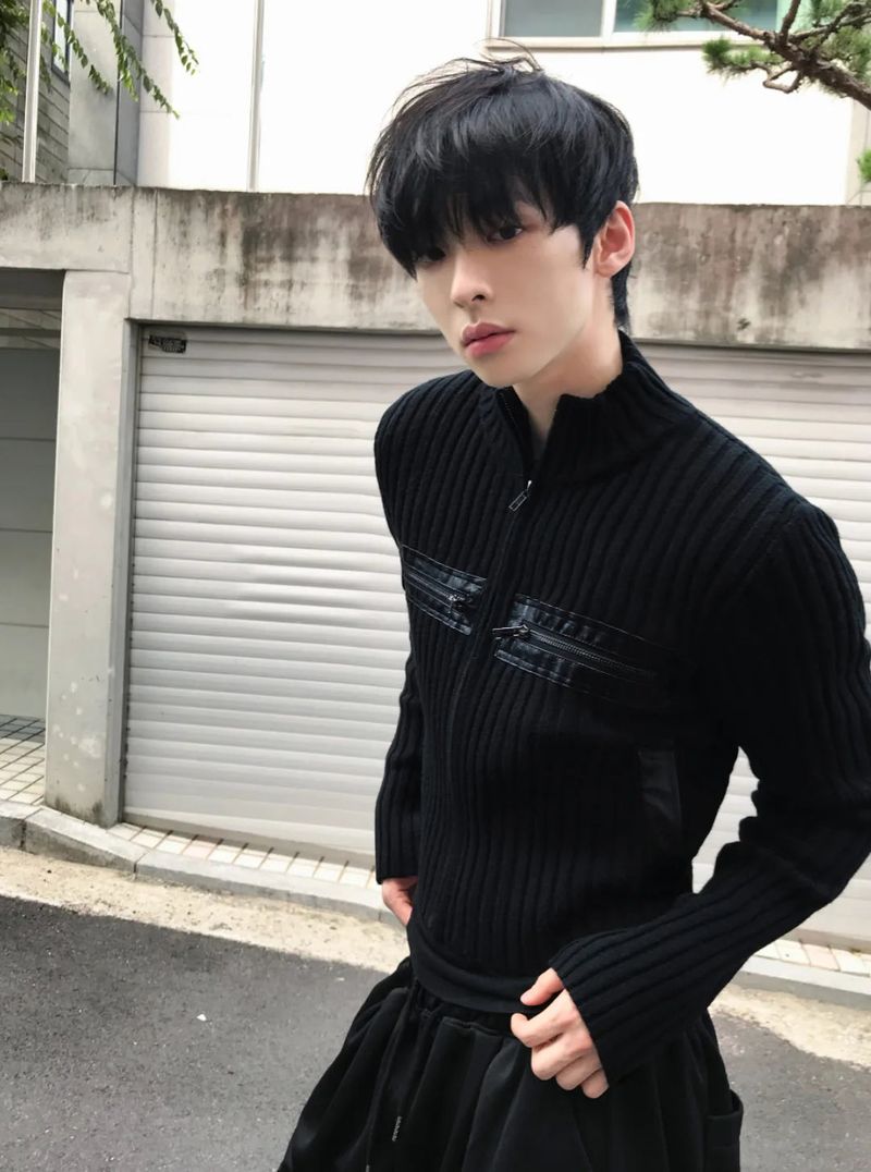 Black Leather-Pocket Knit Jacket