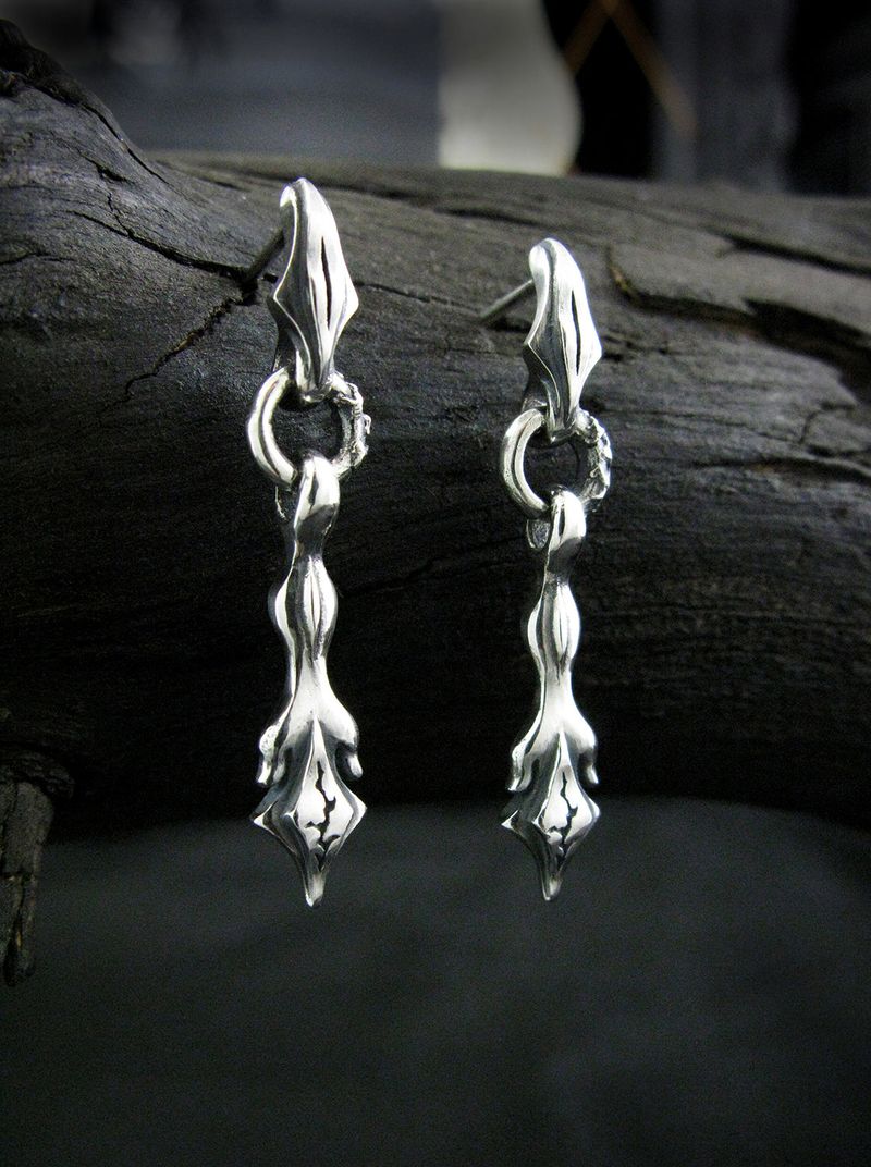 Sagitta silver earring