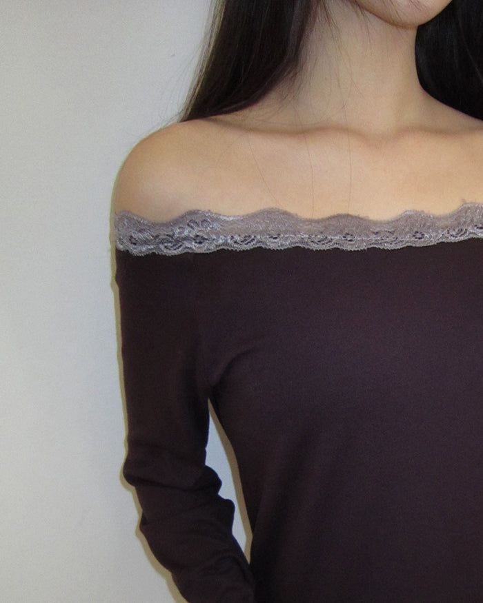 Enu Lace Lip-Neck Long Sleeve T-Shirt