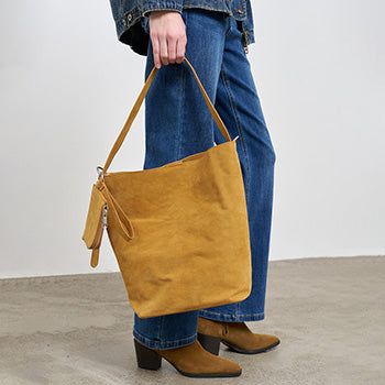 GENERAL IDEA（ジェネラルアイディア）の「WOMAN Eco-suede shoulder bag with pouch [CAMEL]（Bags）」