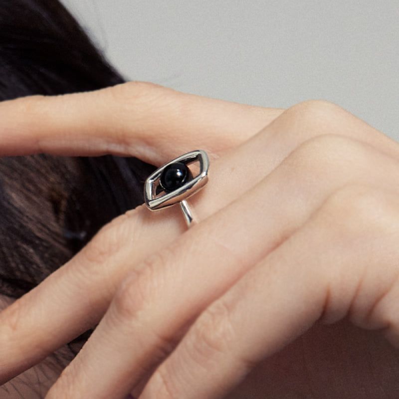 Rectangle UFO Onyx Ring (Silver)