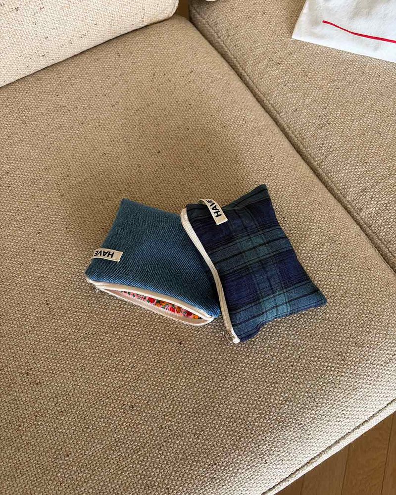 Linen check flat pouch - navy green , M size