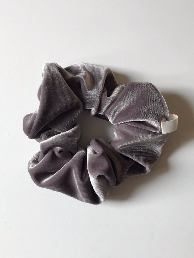 oar（オーエーアール）の「oar Vintage Velvet Volume Scrunchie[Charcoal]（Hair Accessories）」