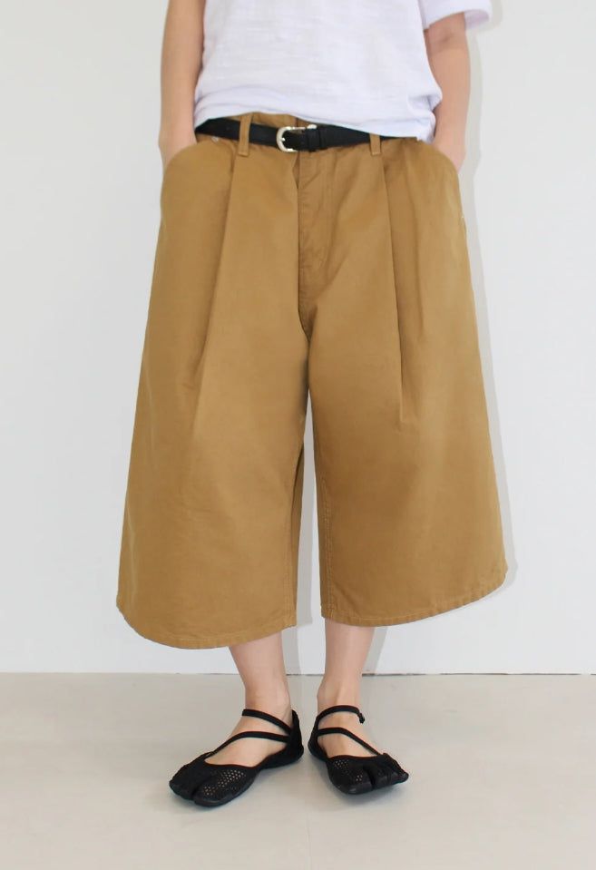 AAKE(アケ)の「DEEP PINTUCK BERMUDA PANTS(Pants)」