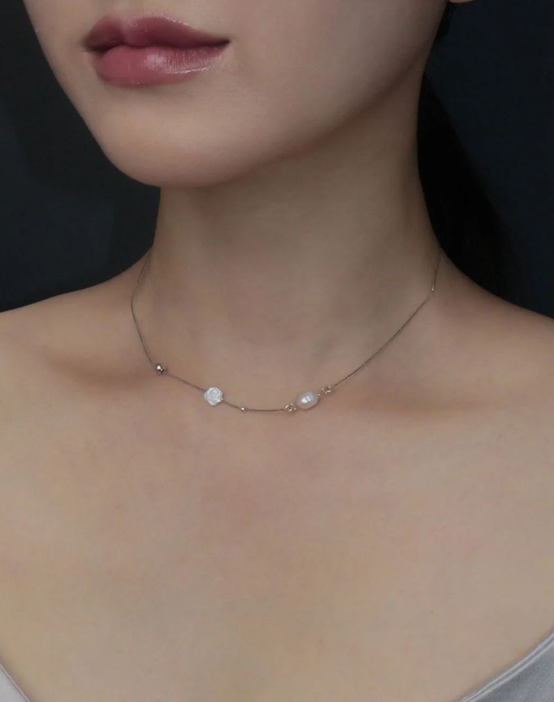 [MADE] rose petal trace necklace