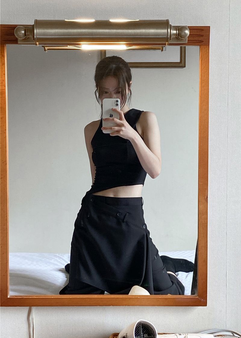 BLADE COLLAR SLEEVELESS