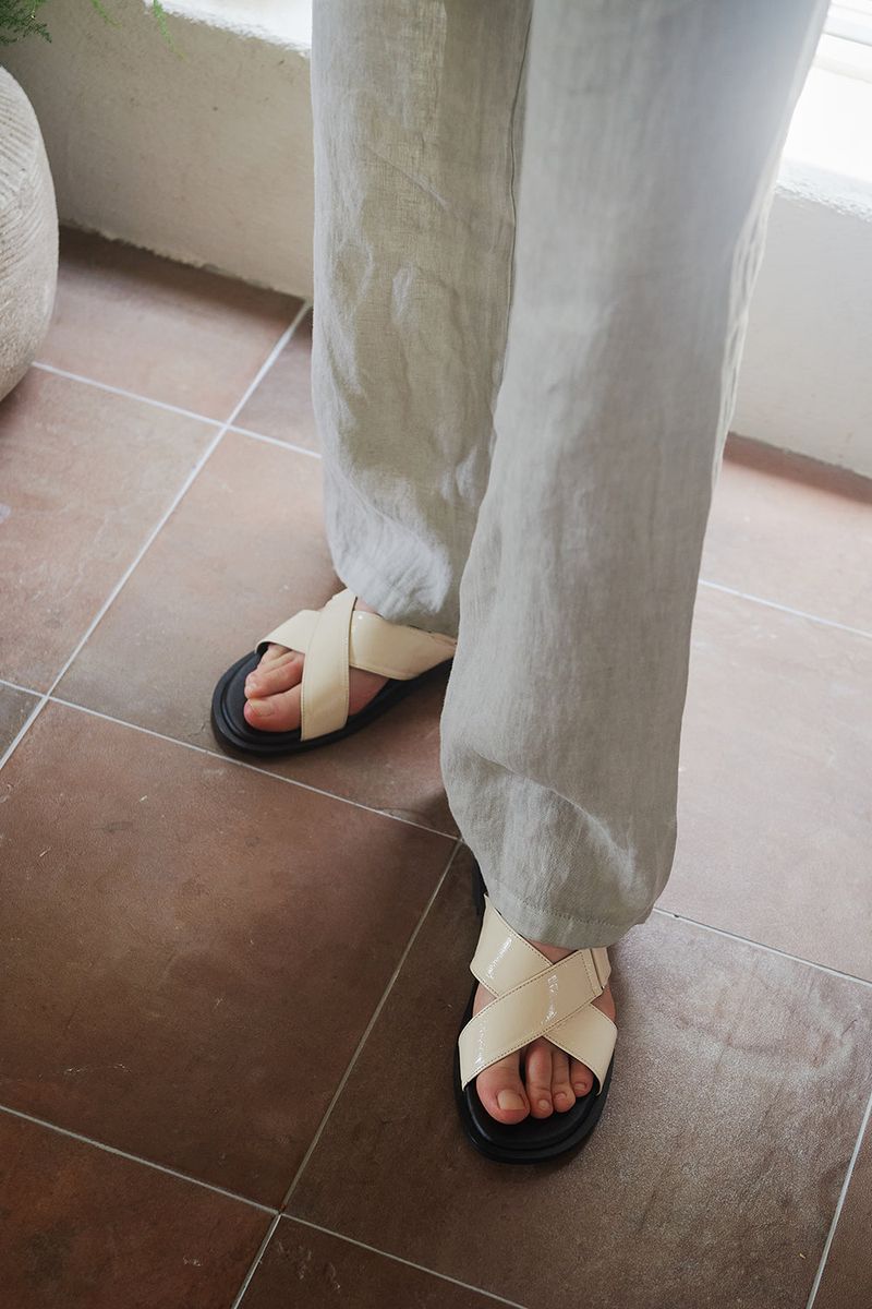 NIE CROSS STRAP SANDALS_3COLORS