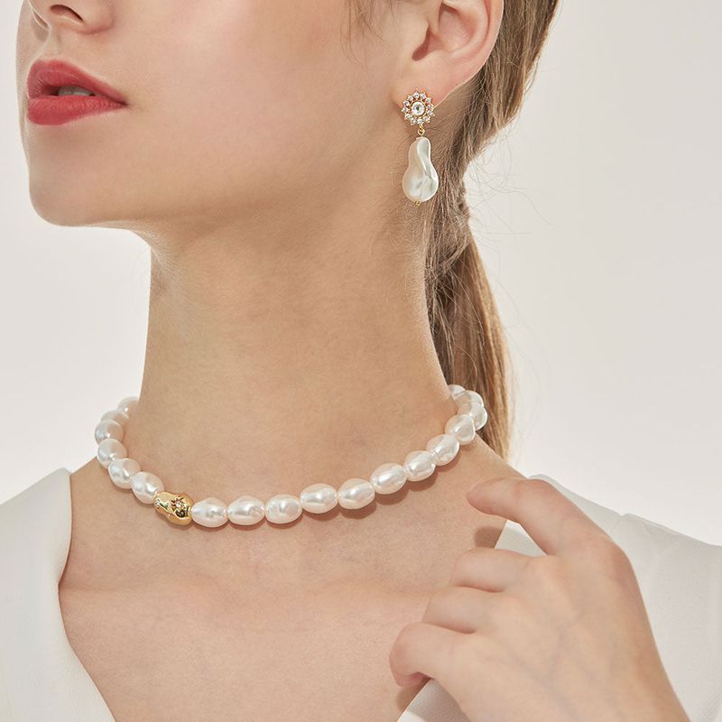 Shy bloom necklace