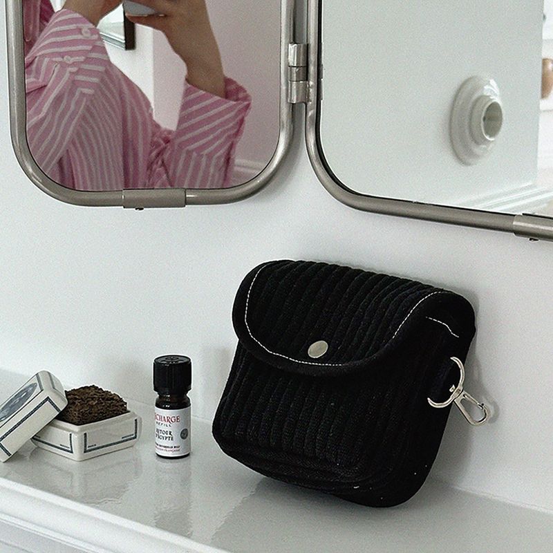 studio moncher（スタジオ モンシェール）の「Square Pouch (Black)（Smartphone Accessories）」