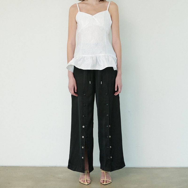 MOIFAIRE（モイフェア）の「 BUTTON SATIN PANTS, BLACK（Pants）」