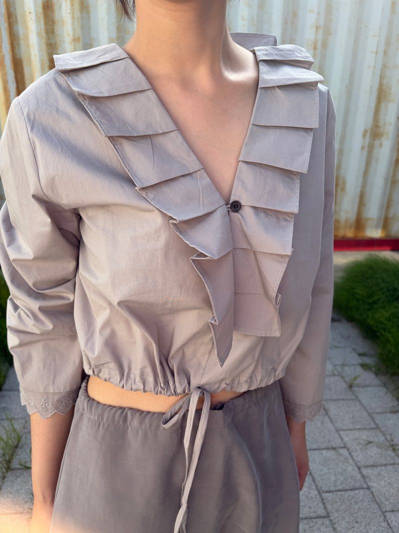 ripple crop blouse
