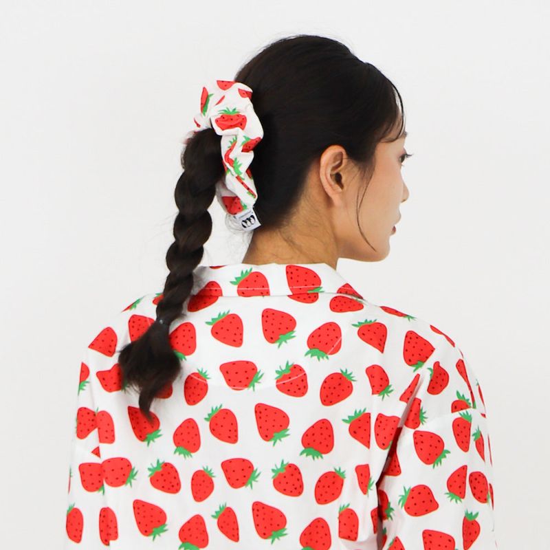 strawberry hair scrunch
