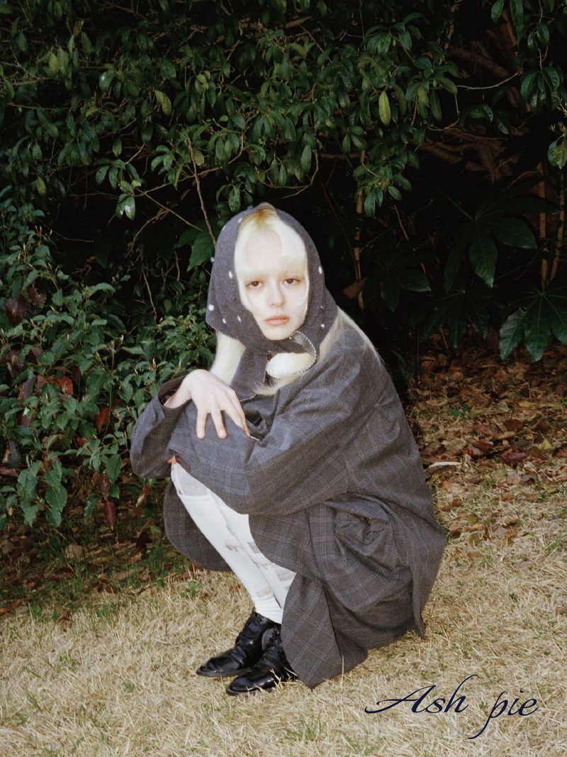 AW25 Loose coat with doll collar