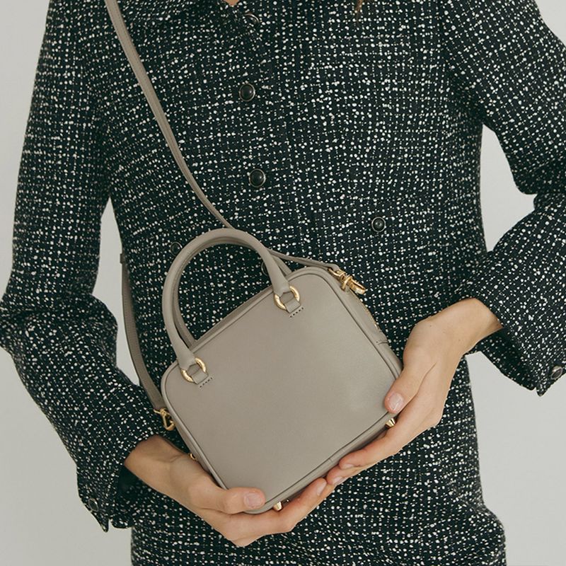 louie ooie(ルイウイ)の「abbey bag small - taupe(Bags)」