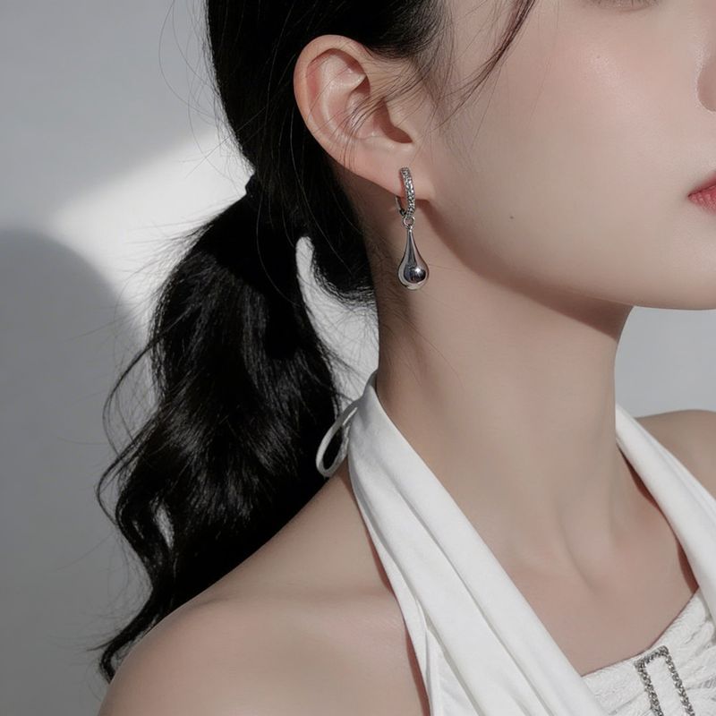[ITZY Yuna Piercing] メタリックウォータードロップハギーズピアス