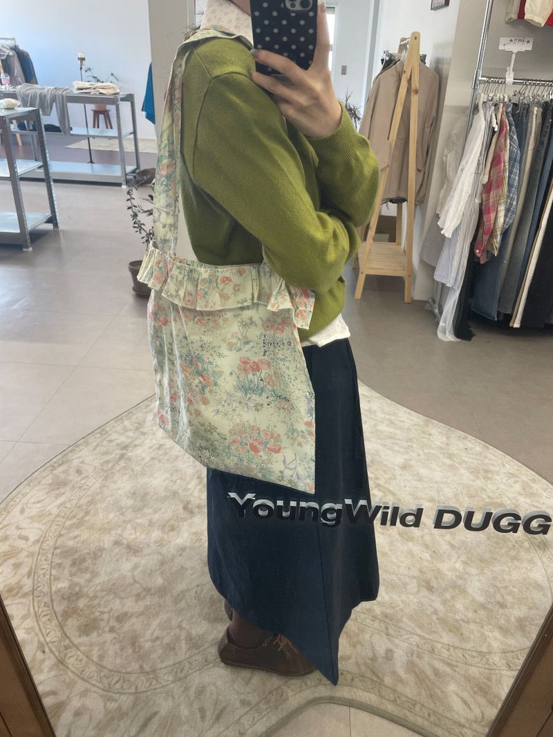 Flor Frill Shoulder Bag  (1color)