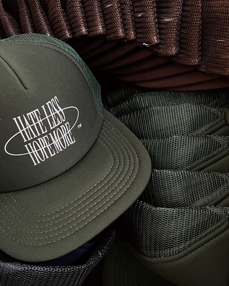neversaynever®︎(ネバーセイネバー)の「ヘイトレスホープモアメッシュキャップ グリーン(Hats)」