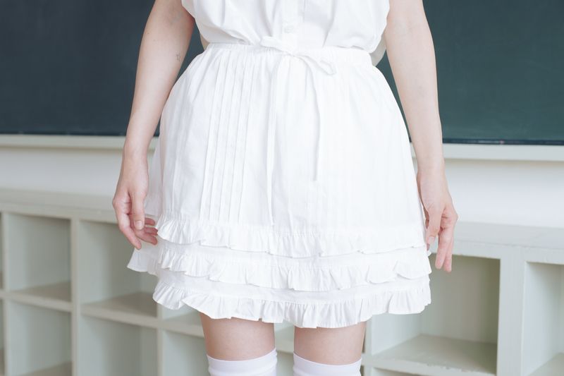 apron frill skirt