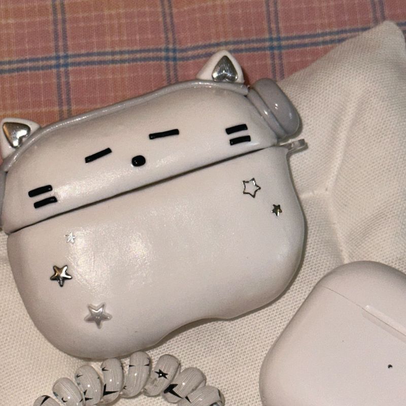 【MADE】 White Cat AirPods