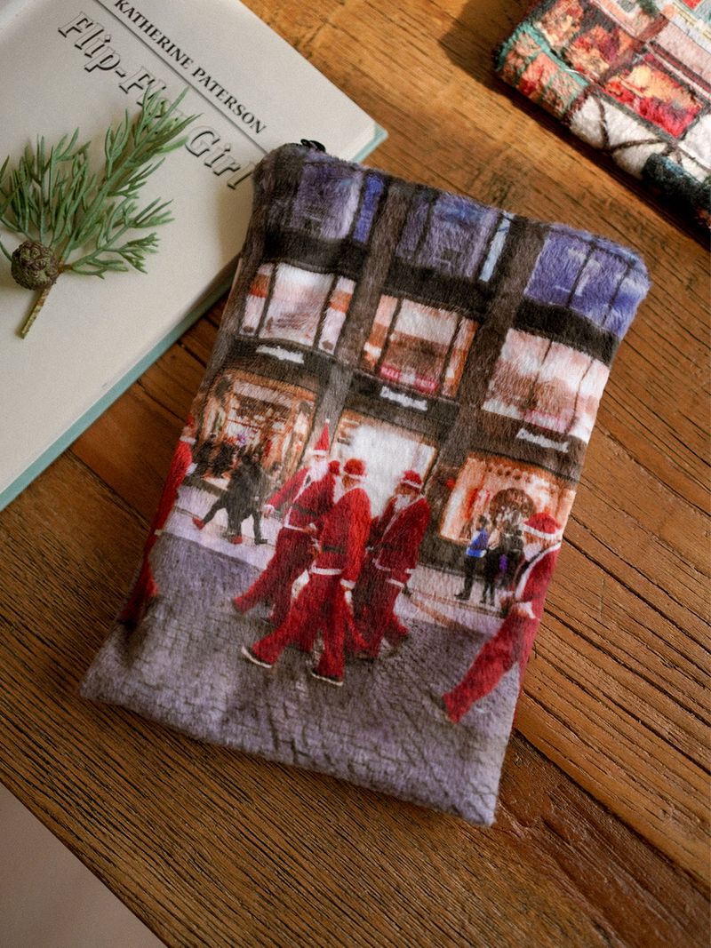 SLEEPTIGHT OBJECT（スリープタイトオブジェクト）の「winter santa pouch（Smartphone Accessories）」